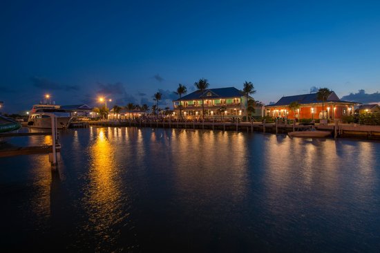 THE GEORGE TOWN YACHT CLUB AT NIGHT!