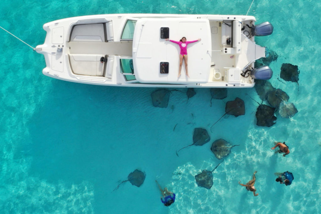 Private Boat Charters Swim with stingrays in Grand Cayman
